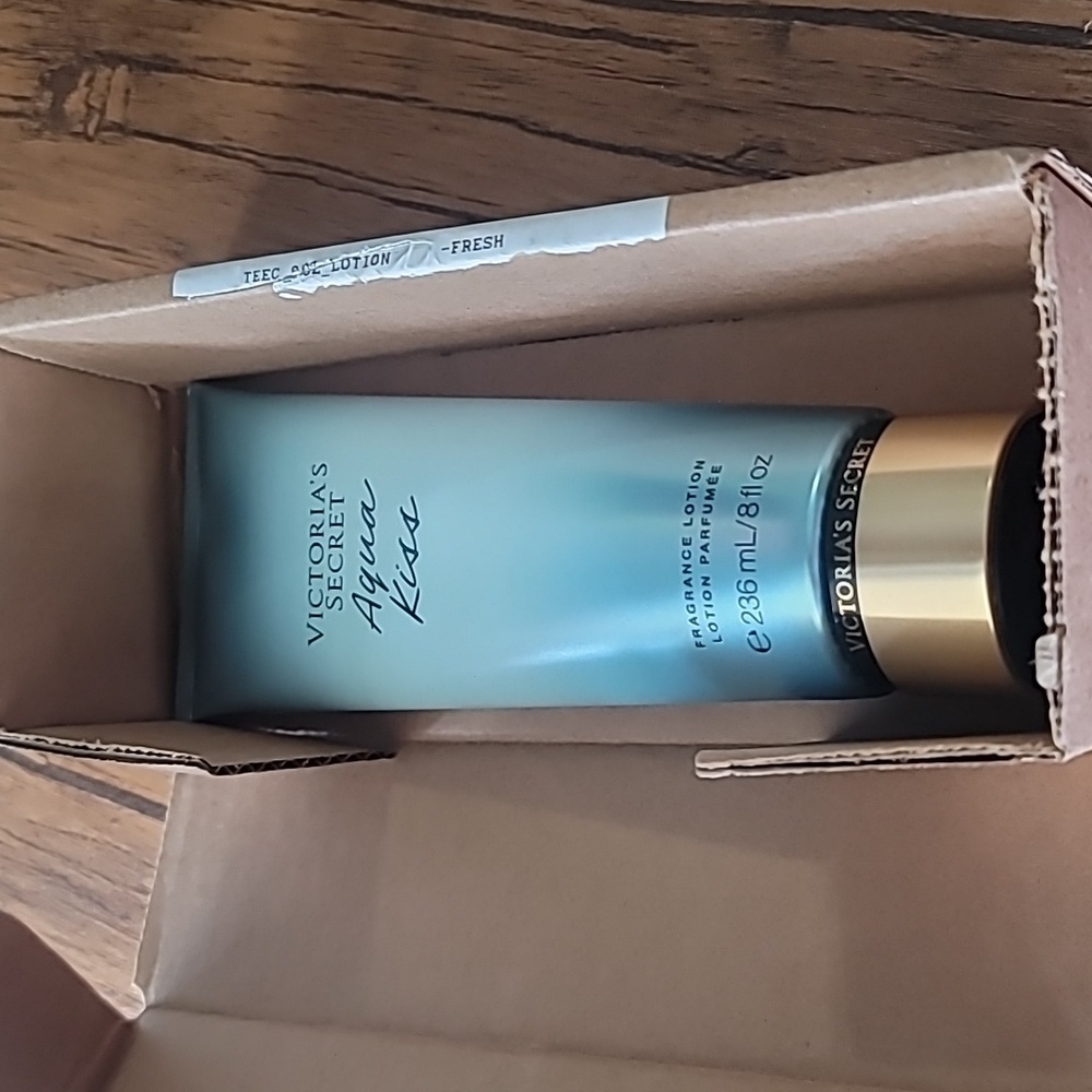 Victoria's secret aqua kiss Fragrance body lotion
